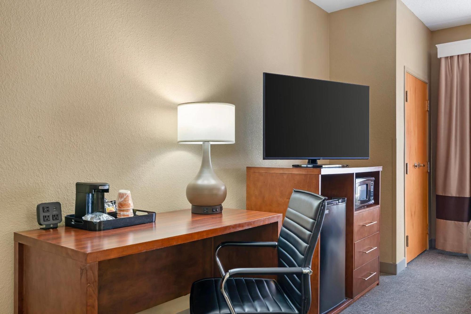 Comfort Suites Oxford I-20 Exit 188 Exterior photo